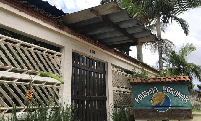 Balneario Mogiano Hotel | Pet-Friendly Pousada Boramar with Oceanfront Pool Views