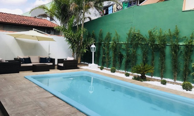 Parque Oasis House | Pousada Quadruple Suite with Pool, Air Conditioning & Netflix