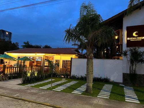 Garopaba Hotel | Ideal Getaway at Pousada Buena Onda - Steps from the Beach
