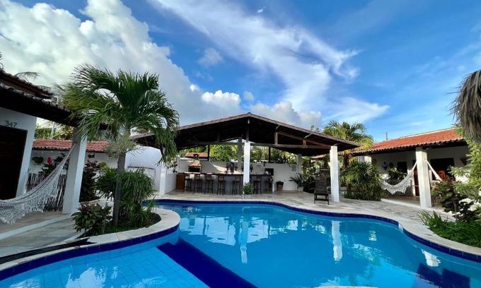 Paracuru Hotel | Discover Pousada Califórnia Tia Lia: Family-Friendly Retreat