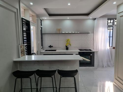Maputo House | Top-Rated Pousada Calma: Pet & Child Friendly Retreat