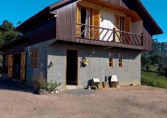Lauro Muller Ski Chalet | Pet-Friendly Pousada Canever - Rated 9/10 with Pool Access