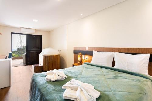 Mairipora Cabin | Pet-Friendly Pousada Cantareira with Pool & Breakfast