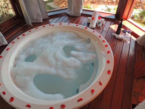 Monte Verde Hotel | Unwind at Pousada Cantinho das Estrelas with Ocean Views