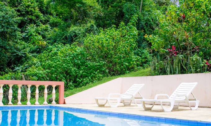 Paraty Hotel | Discover Pousada Canto do Curió: Pool, Breakfast & More!