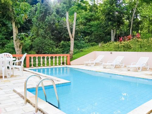 Paraty Hotel | Welcoming Pousada Canto do Curió with Pool & Family Focus