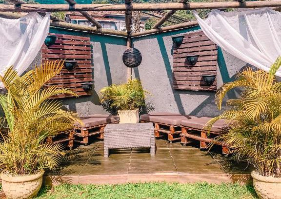 Quitandinha Hotel | Discover Pousada Casa Recanto da Serra with Ocean View Pool