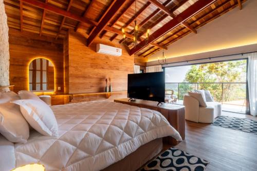 Monte Verde Hotel | Experience Serenity at Pousada Cerejeiras with Ocean Views