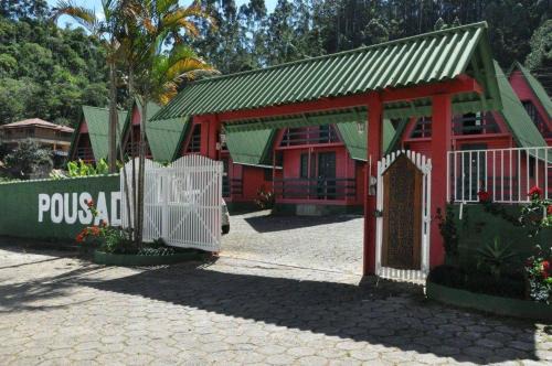 Caparao Velho Hotel | Discover Pousada Chale Pico da Bandeira with Oceanfront Views