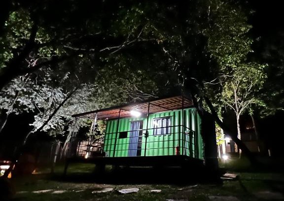 Serra do Cipo Cabin | Cozy Pousada Cipó Container Chalés with Fireplace & Pool