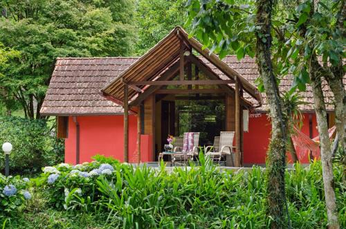 Visconde de Maua Hotel | Discover Pousada Colher de Chá: Pet Friendly with Hot Tub