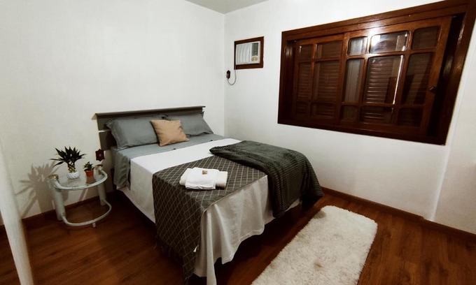Encantado House | Scenic Pousada with Christ View - Family Friendly Retreat