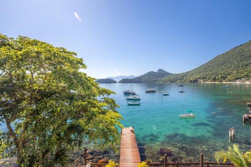 Praia de Aracatiba Hotel | Discover Pousada Cruzoé: Oceanfront Bliss Awaits You