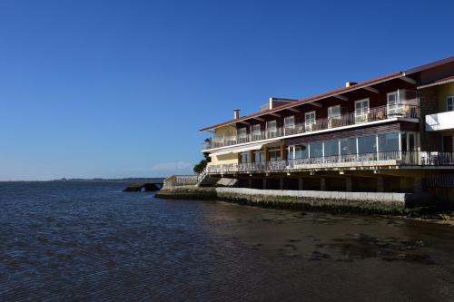 Torreira Hotel | Oceanfront Bliss at Pousada da Ria - 4-Star Getaway