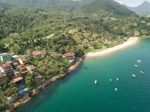 Praia Vermelha Hotel | Beautiful Pousada das Flores with Pool & Ocean View