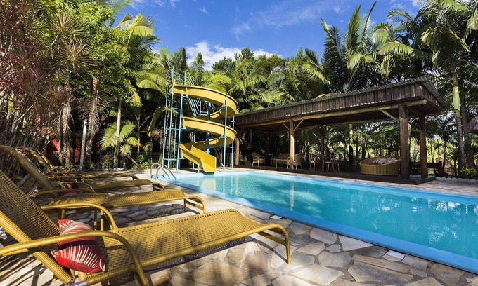 Garuva Hotel | Relax at Pousada de Pesca e Lazer Camury with Pool & Dining