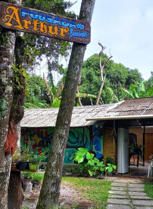 Paranagua House | Cozy Pousada do Arthur: Ocean View & Family-Friendly Retreat