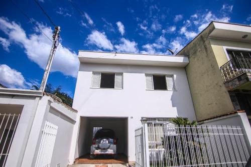Ouro Fino Bed & Breakfast | Family-Friendly Stay at Pousada do Bira for Budget Travelers