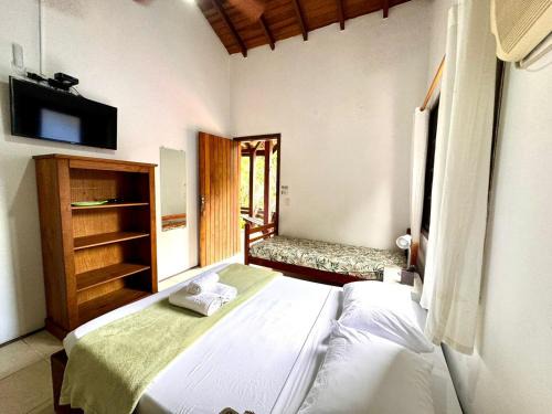 Trindade Hotel | Trindade's Pousada do Riacho: Ocean View & Poolside Relaxation
