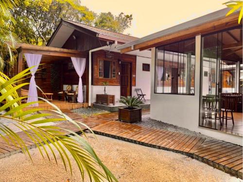 Paranagua Hotel | Child-Friendly Retreat at Pousada Do Siri - Rated 9/10