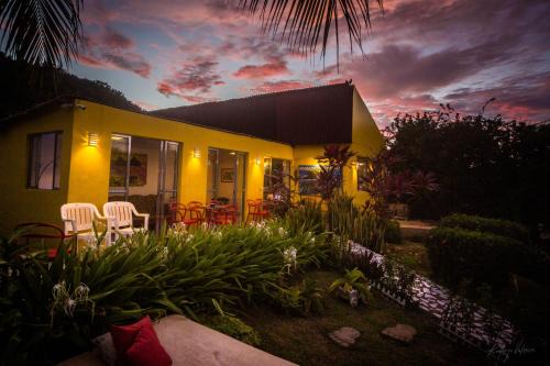 Vila da Trinta Hotel | Inviting Pousada Dois Irmãos: Oceanfront & Pet-Friendly Stay