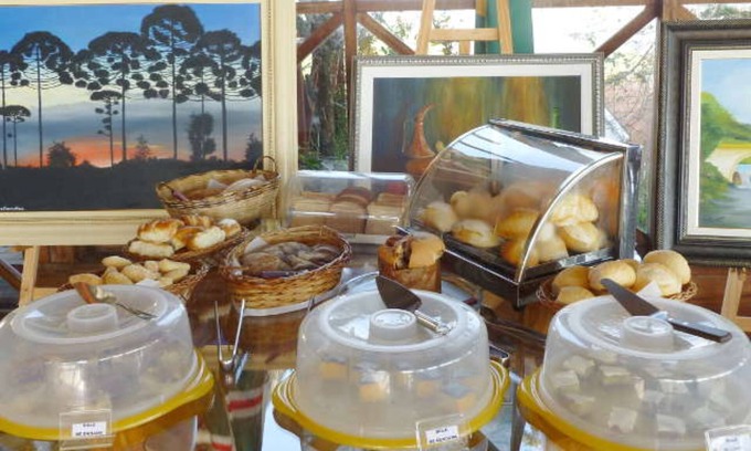 Vila Britania Hotel | Impeccable Stay at Pousada dos Esquilos with Breakfast