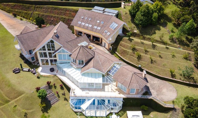 Campos do Jordao House | Discover Pousada Dreams: Rated 10/10 with Pool & Spa
