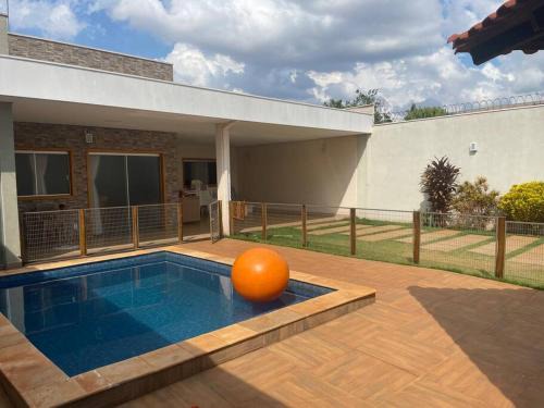 Jaboticabal House | Relax at Pousada e Edícula: Pet-Friendly & Pool Access