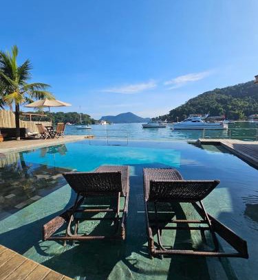 Angra dos Reis Hotel | Tranquil Pousada e Mergulho Jamanta with Oceanfront Views