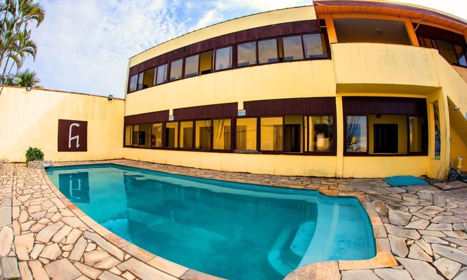 Pereque Hotel | Family-Friendly Stay at Pousada e Restaurante H Guarujá