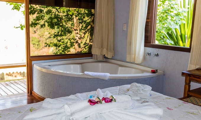Goncalves Hotel | Relax at Pousada Espelho D'Água: Rated 9.4 with Hot Tub