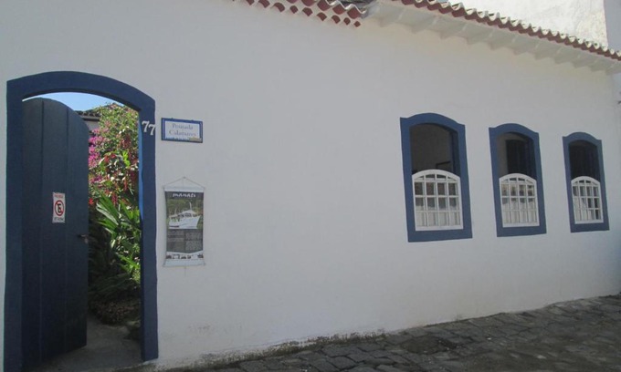Historic Center Hotel | Cozy Pousada Familiar Calamares with Breakfast Included