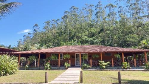 Sete Barras House | Pet Friendly Pousada Fazenda Vale Verde with Pool & Kitchen