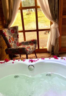 Praia Grande Ski Chalet | Relax at Figueira do Rio do Boi with Hot Tub & Ocean View