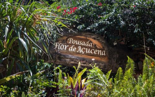 Igatu Hotel | Inviting Pousada Flor de Açucena: Pet-Friendly Retreat