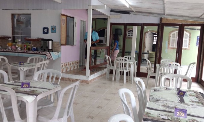 Pereque Hotel | Experience Pousada Flor de Liz: Pool & Family-Friendly Stay