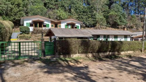 V Cristina Hotel | Relax at Pousada Florada na Serra - Family-Friendly Retreat