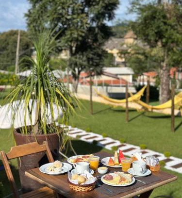 Aguas de Lindoia Hotel | Experience Pousada Flores do Campo: 10/10 Stay with Pool