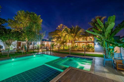 Bonito Hotel | Discover Pousada Girassol: Family-Friendly with Pool & Hot Tub