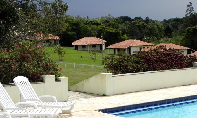 Sarapui Hotel | Inviting Stay at Pousada H Sarapuí with Pool & Breakfast