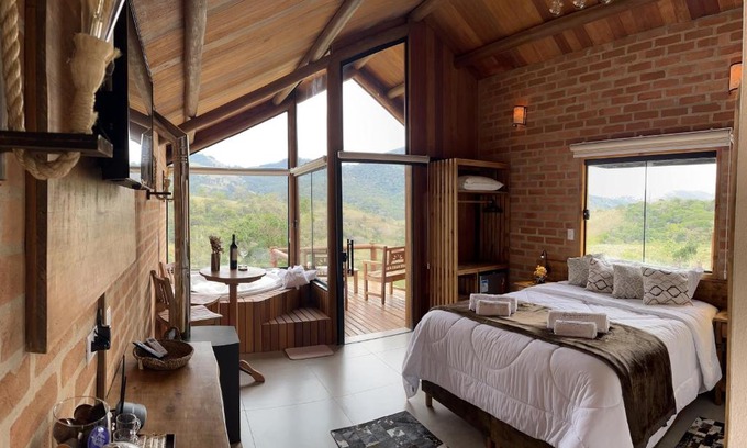 Sapucai-Mirim Cabin | Highly Rated Pousada Ho'oponopono Chalets with Hot Tub