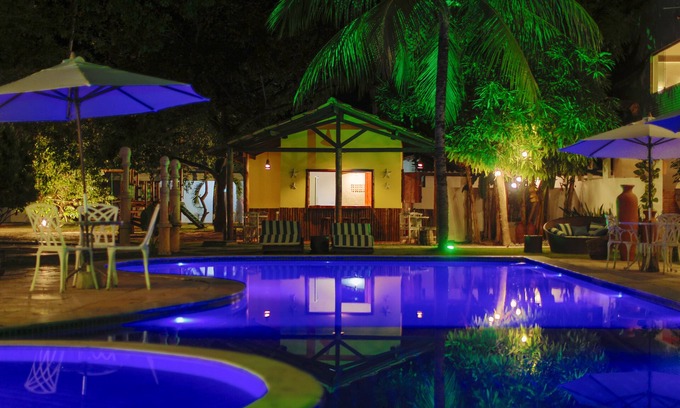 Barreira do Boqueirao Hotel | Discover Pousada Humaitá: Family-Friendly with Pool & Dining