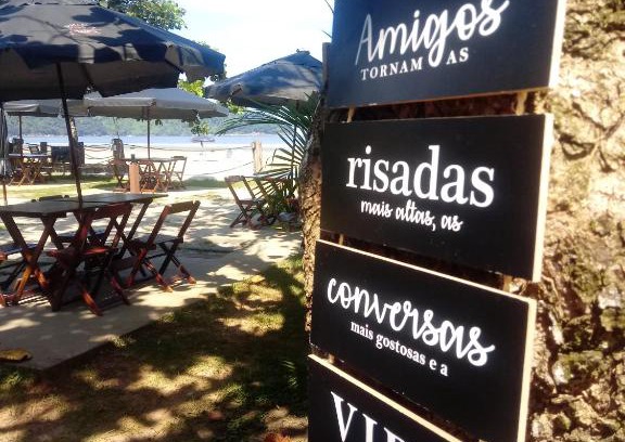 Indaia Hotel | Oceanfront Pousada Jolly Roger with Breakfast & Family-Friendly Vibes