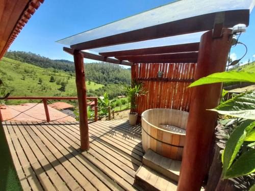 Mirantao House | Inviting Chalés Kalanchoe with Relaxing Hot Tub & 9/10 Rating