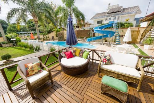 Barra da Lagoa Hotel | Stylish Pousada Lozalti: Ocean Views & Pet-Friendly Comfort