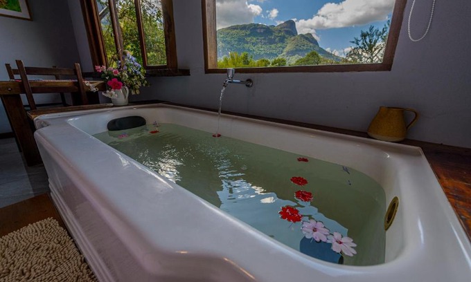 Aiuruoca Hotel | Relax at Pousada Mandala das Águas with Oceanfront Bliss