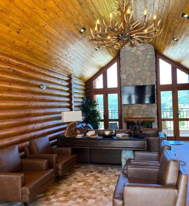 Monte Verde Hotel | Maple Pousada: Guest Rated 10/10 with Hot Tub & Dining