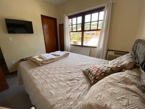 Eldorado Hotel | Budget-Friendly Pousada Maricá: Family Room & Dining Options