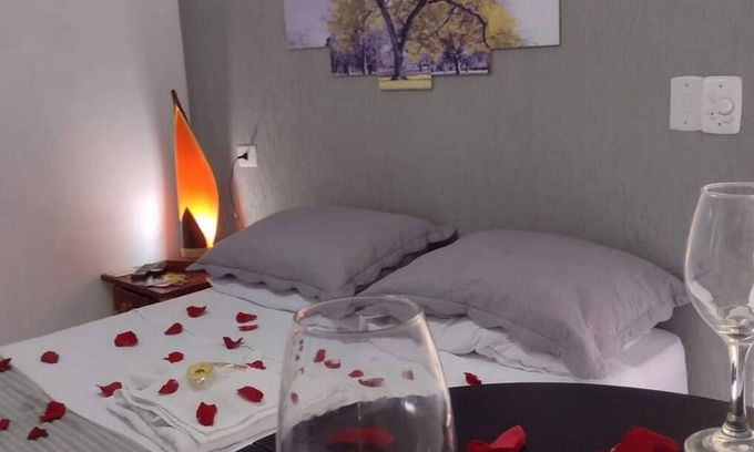 Paraty Apartment | Pousada Mirante Corumbê: Family-Friendly with Pool & Dining