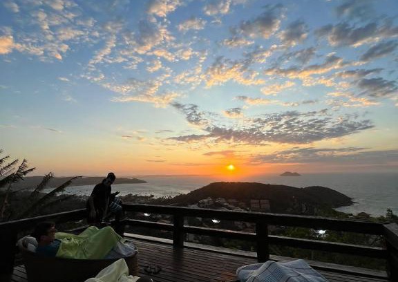 Joao Fernandes House | Pet-Friendly Pousada Mirante dos Papagaios with Ocean Views